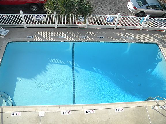 Relax & swim in large pool 