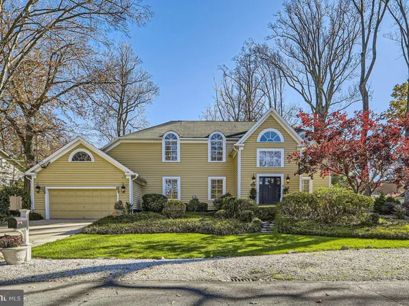 14635 Crossway Rd, Rockville, MD 20853