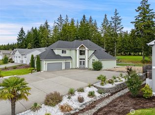 590 E Soderberg Rd, Allyn, WA 98524