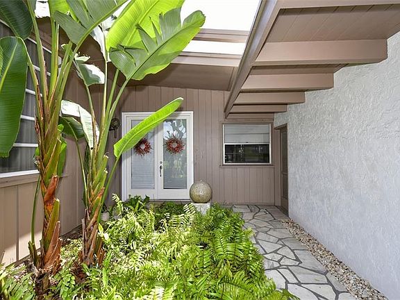 5th image of 2524 Goldenrod St