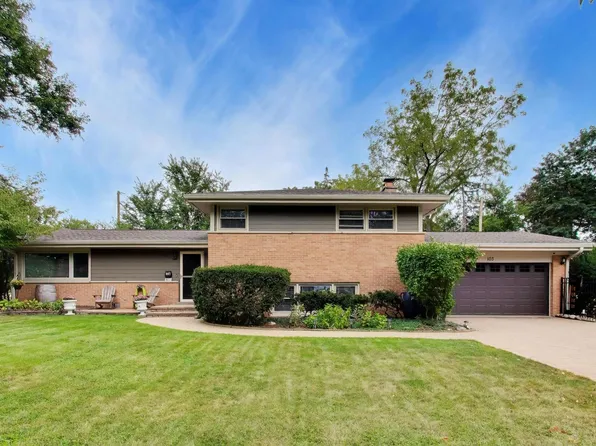 103 S Windsor Dr, Arlington Heights, IL 60004