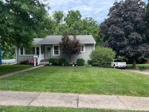 1818 Crescent Dr, Saint Joseph, MO 64506