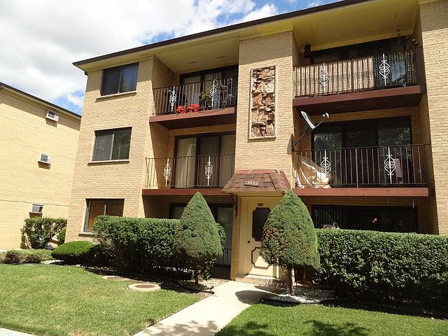 1st image of 3843 N Narragansett Ave APT 202