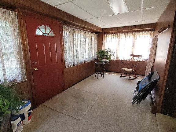 4th image of 2542 N Mont Clare Ave