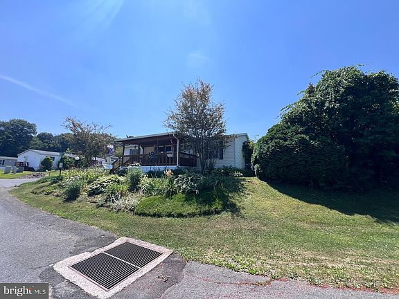 2nd image of 914 Sycamore Dr