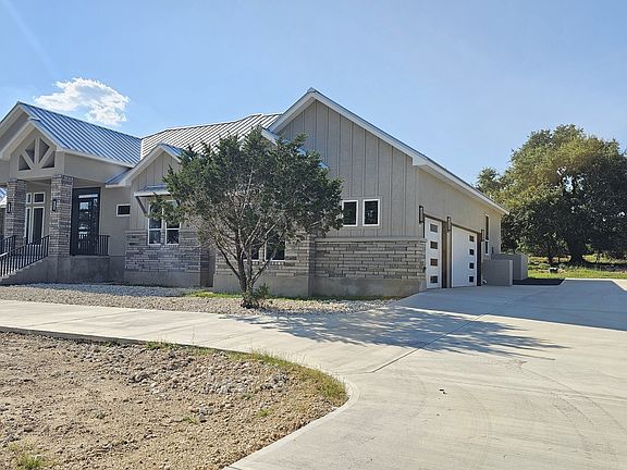 3rd image of 612 Cross Oak
