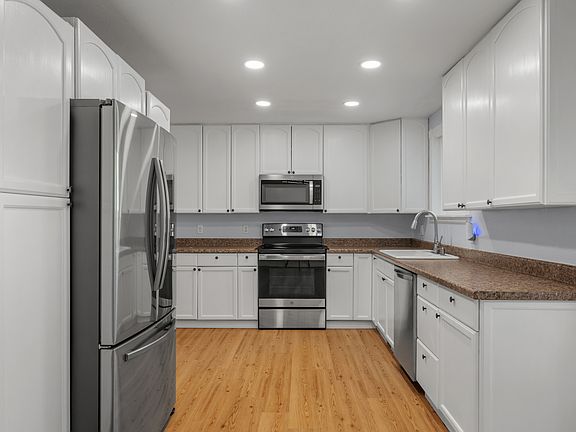 4th image of 4033 S Burningham Dr