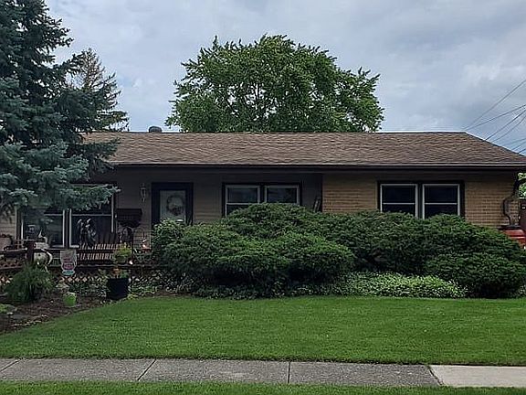 4th image of 990 Westchester Dr