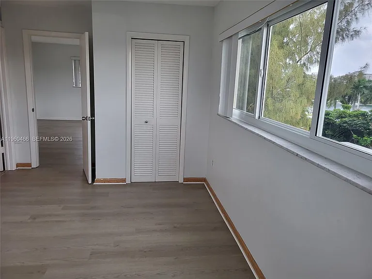 1020 94th St #503 — Photo 11