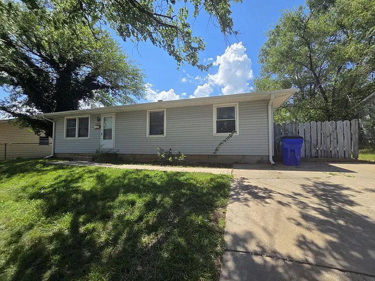 1516 Hale Dr — Photo 1