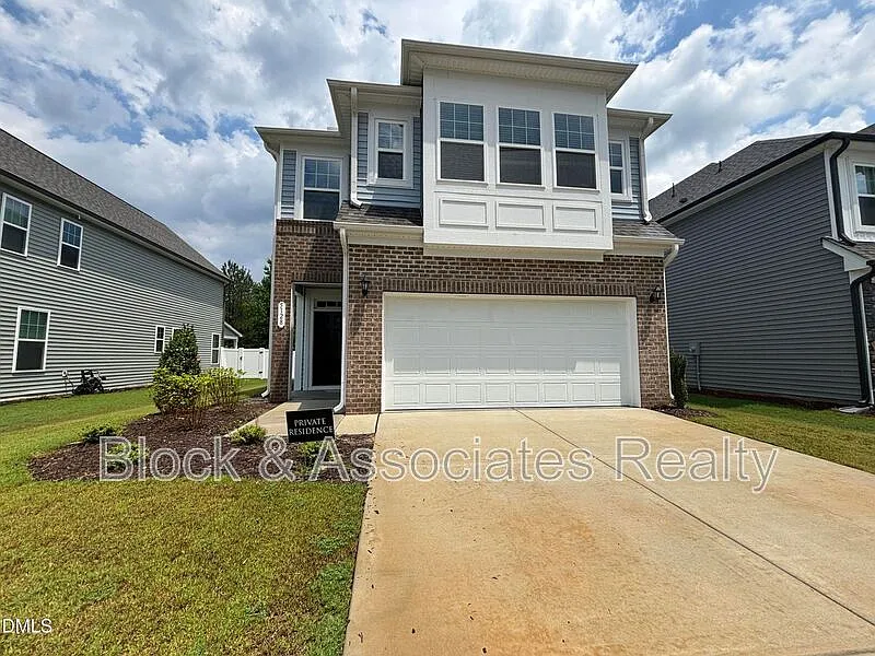 3 bed, 2.5 bath, $2,500 — Photo 2