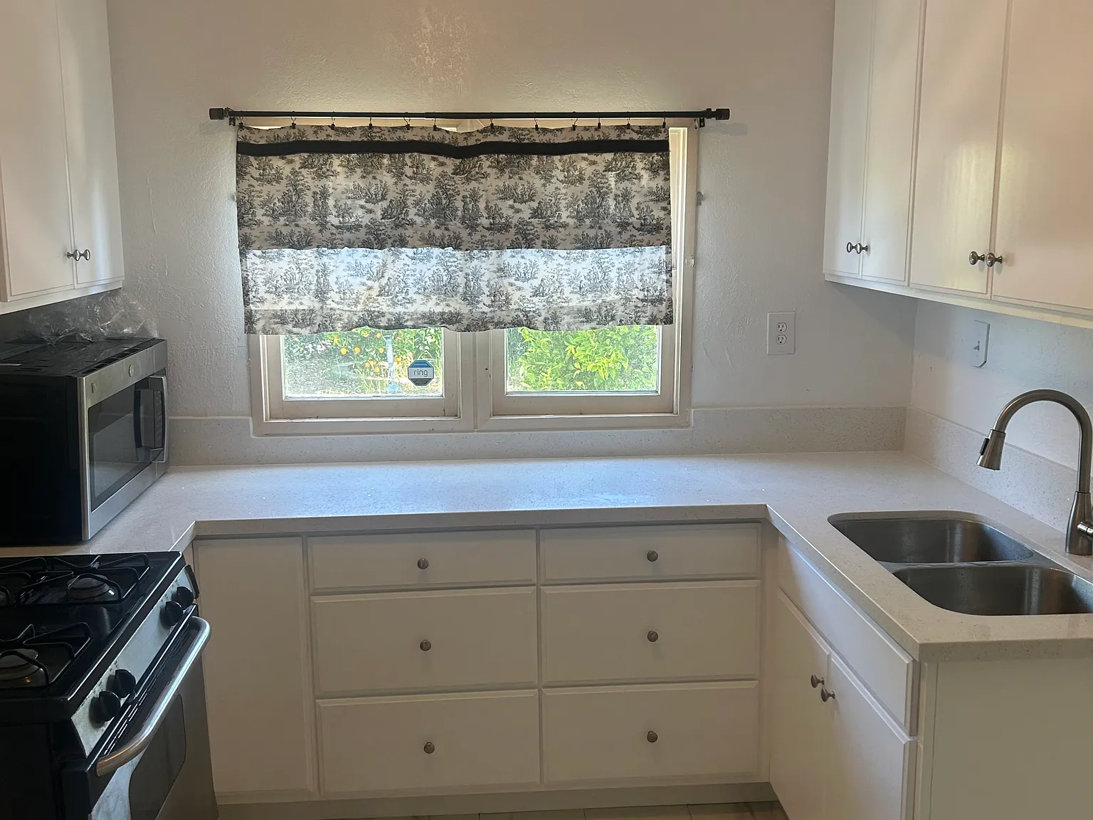 3 bed, 870 sqft, $3,000 — Photo 3