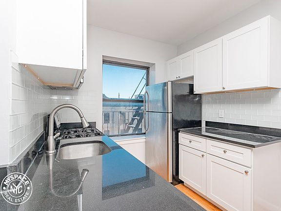 5th image of 944 Marcy Ave APT 2C