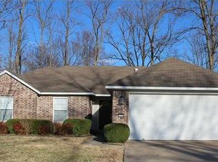 2746 Jennifer Ln, Fayetteville, AR 72701