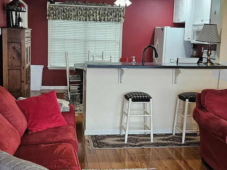 61 Molly Ln — Photo 3