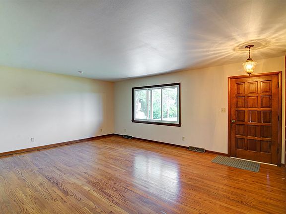2nd image of 125 N Dartmouth Dr