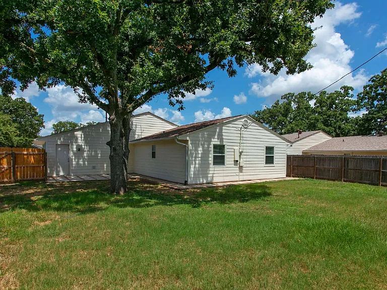 1012 San Saba Dr — Photo 20