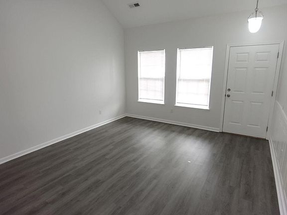 3rd image of 211 Congaree River Dr