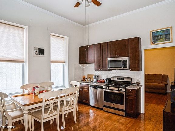3rd image of 925 N Ashland Ave APT 1R