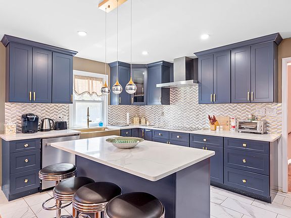4th image of 14 White Oak Dr #2