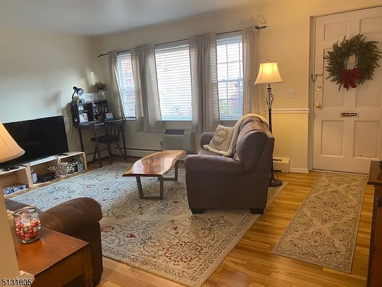 105 Pitney Pl — Photo 3