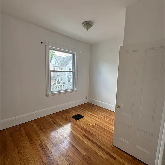 16 Falkland St #2 — Photo 19