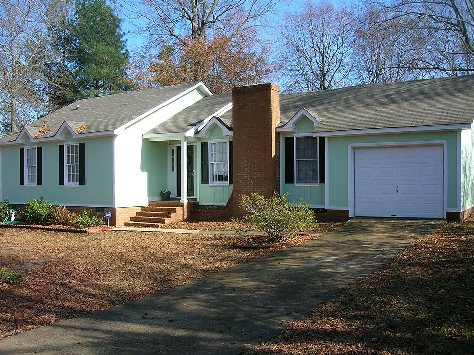 Great Curb Appeal- in cud-de-sac