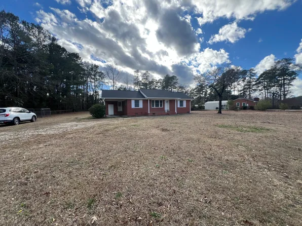 668 Forest Rd, Lumberton, NC 28358
