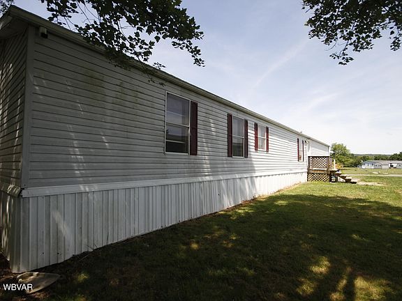 3rd image of 20 Blue Jay Dr