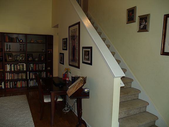 4th image of 275 Glen Cove Dr