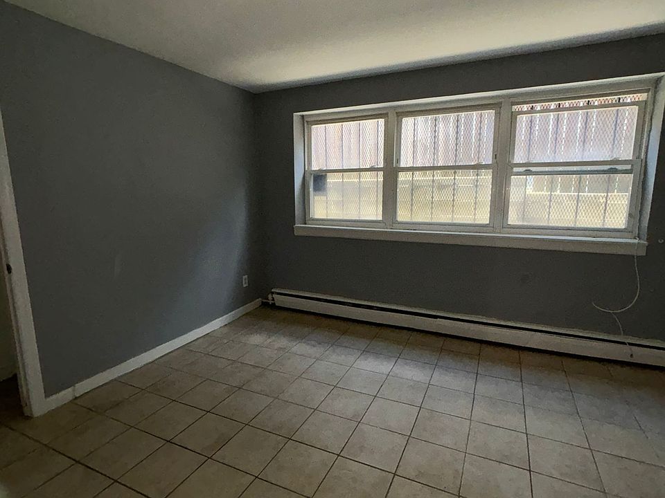 2nd image of 291 Wainwright St APT 4