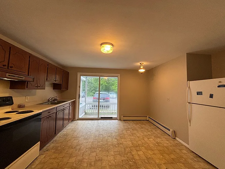 1868 Livingston Rd — Photo 12
