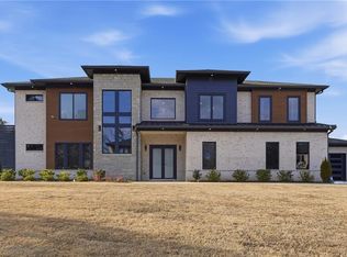556 Versailles Dr, Auburn, GA