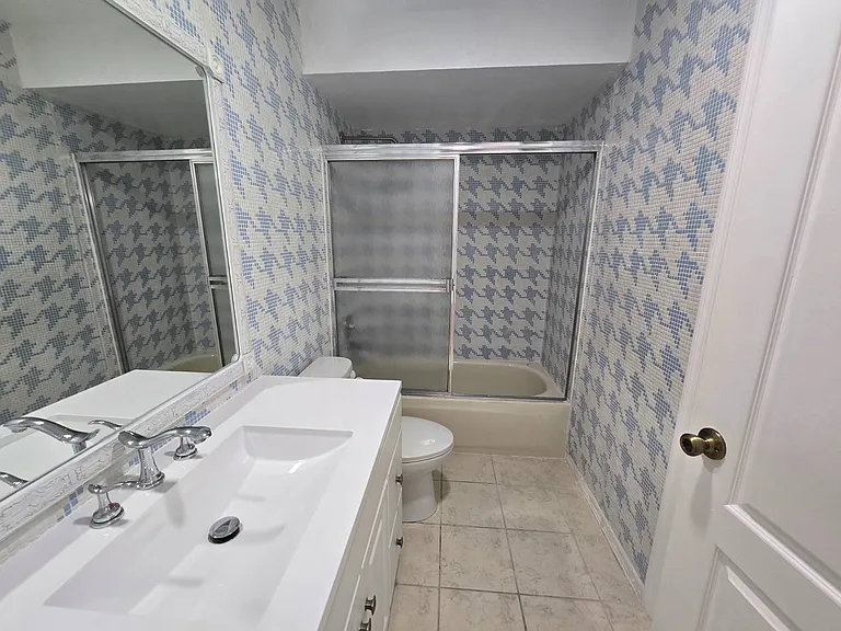 2511 N Orangewood St — Photo 18