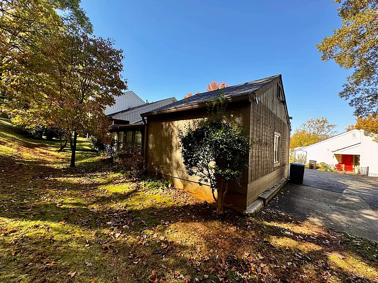 208 Lamplighter Cir — Photo 28