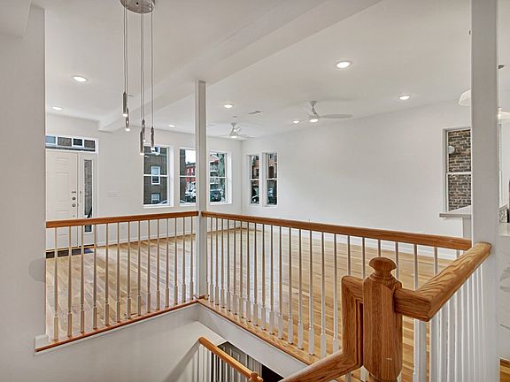 3rd image of 936 Pavonia Ave #1A