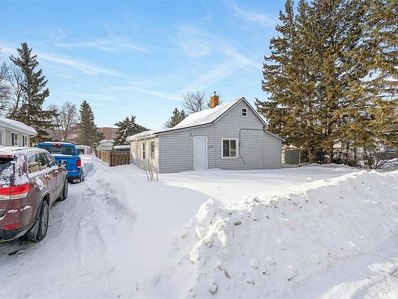 2nd image of 313 Burns AVENUE W