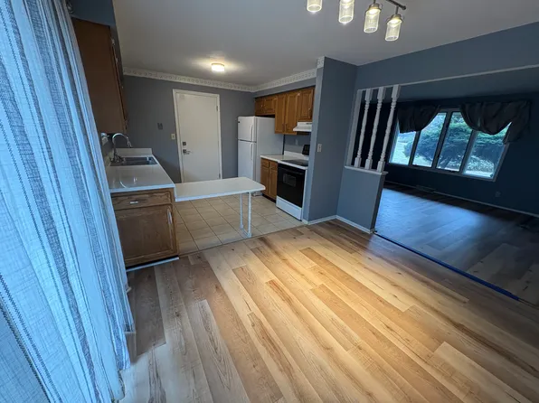 3306 N Molleck Dr, Peoria, IL 61604