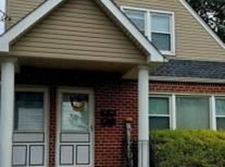 222 Cleveland Ave, Mineola, NY 11501