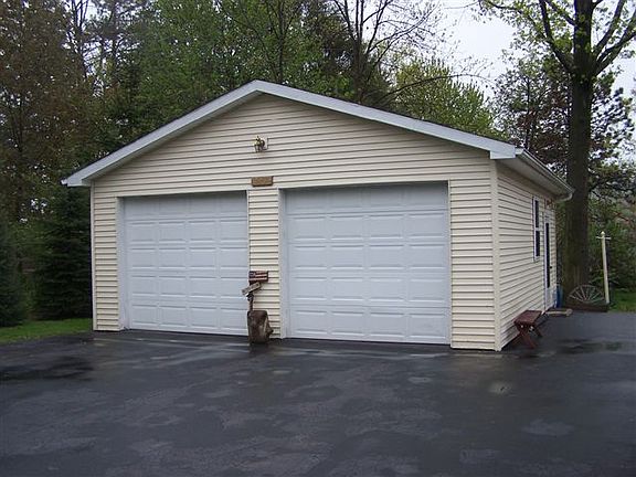 4th image of 10298 Carolina Ave