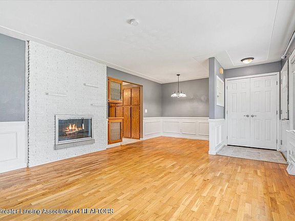 3rd image of 4554 Eastwood Dr