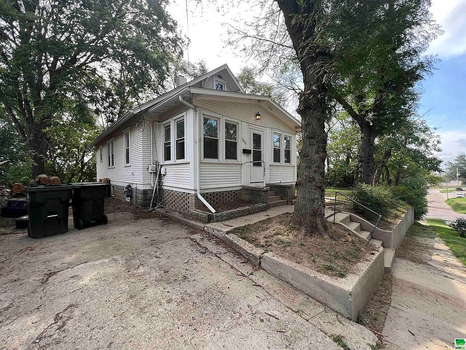 1st image of 2218 Clark St