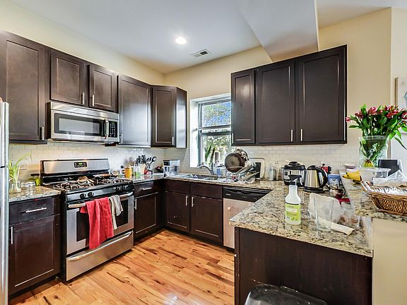 5th image of 1224 W Argyle St APT 3W