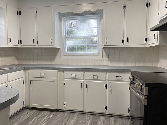 5th image of 3055 Brookhill Dr