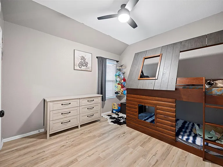 10417 Pineland Dr — Photo 22