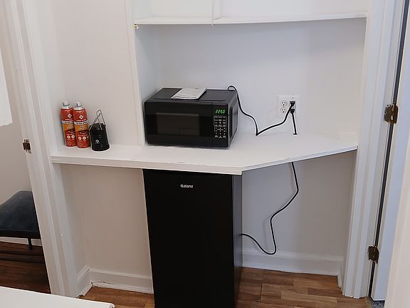 5th image of 2210 M St #1