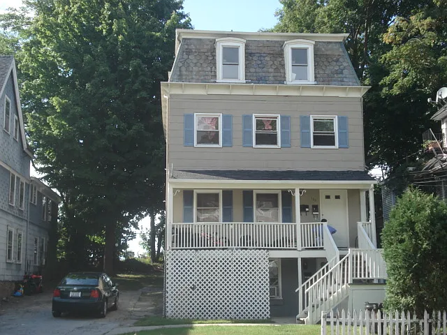 122 Wells St photo 1