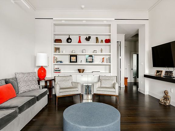3rd image of 35 W 81st St