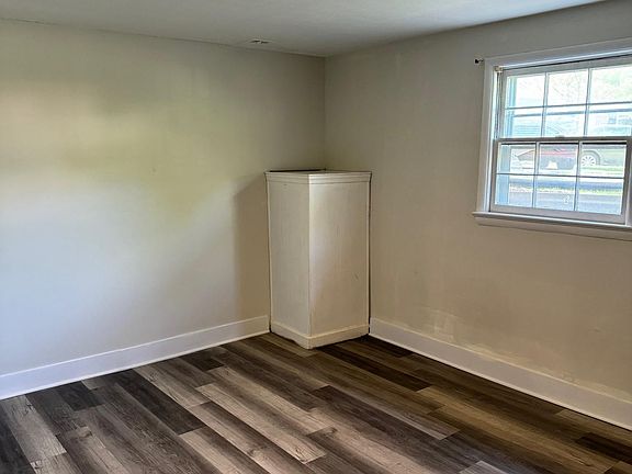 3rd image of 2719 Curry Dr #B