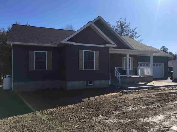 21 Spotswood Dr, Corinth, NY 12822